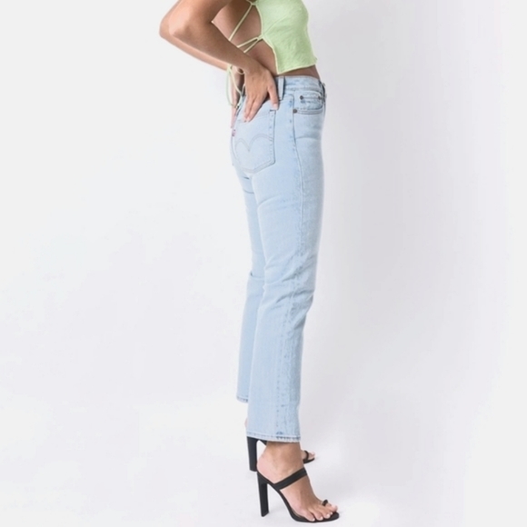 Levi's Wedgie Fit High Rise Waisted Straight Jeans Light Wash - Picture 2 of 8
